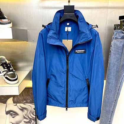 高等潮物推存！巴寶莉秋季新款連帽夾克風衣。