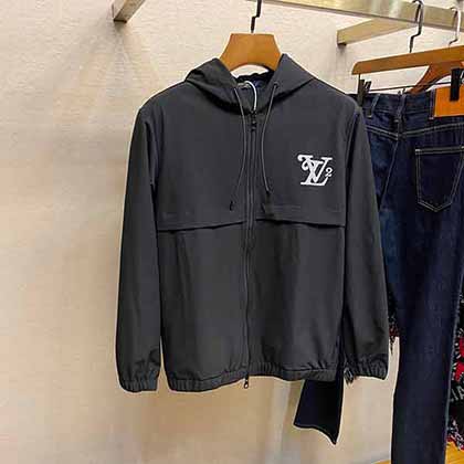 藍(lán)豹男裝官網(wǎng)路易與日本設(shè)計(jì)師Nigo聯(lián)名款拉鏈連帽夾克