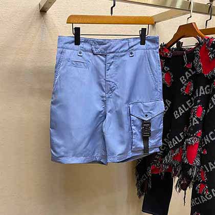 Dior側(cè)邊單口袋休閑工裝短褲，男士重工金屬卡扣飾帶點綴工裝短褲。