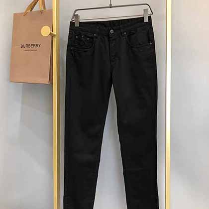 巴寶莉凈色五袋牛仔褲，丹寧牛仔