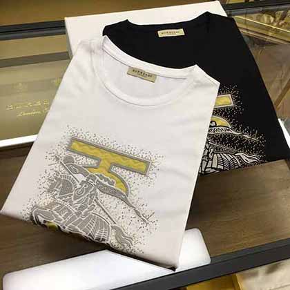 石獅服裝網(wǎng)巴寶新款胸前精致壓膠澳磚logo圓領短袖T恤