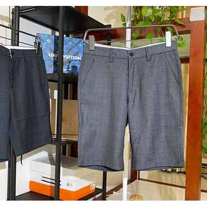 男士經典紅色橡膠銘牌貼飾百慕大基礎百搭短款褲裝！