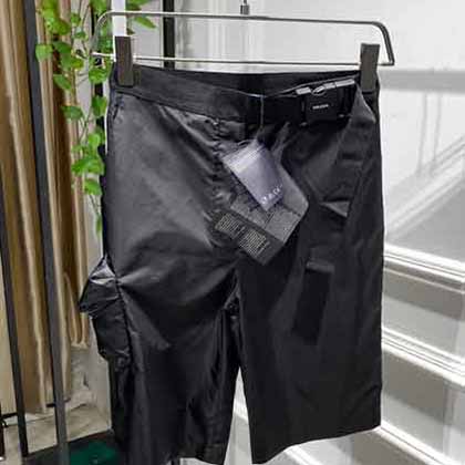 全球服裝界工裝風浪潮回流！Prada普拉達工裝元素休閑套裝