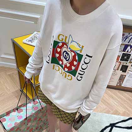 七夕限定系列專(zhuān)柜同步上蘋(píng)果印花衛(wèi)衣ZP￥8500