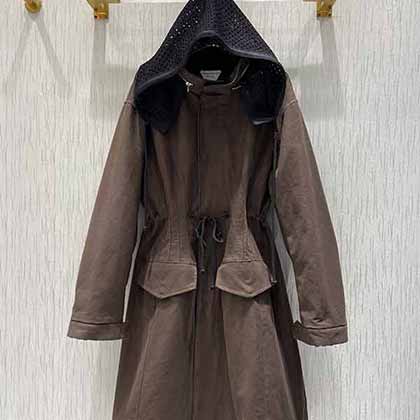 BV連帽風衣外套寬松和收腰多種穿法，又颯又潮 ！