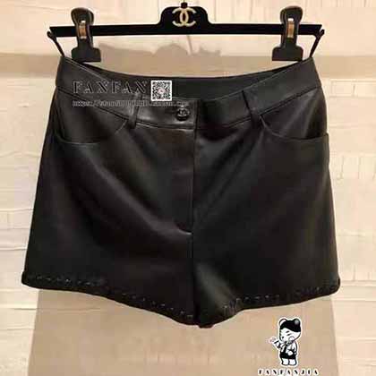 chane 21早春新品純手工編織撞色勾邊高等小羊皮短褲！