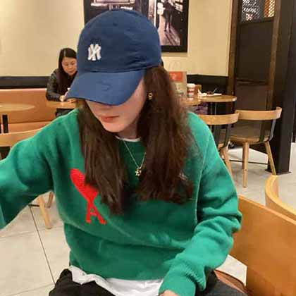 識度滿分！Ami單品胸前嵌花工藝桃心A毛衣