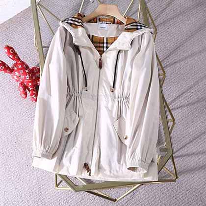Burbery進(jìn)口記憶絲防水面料質(zhì)感超細(xì)膩復(fù)古連帽沖鋒衣小外套