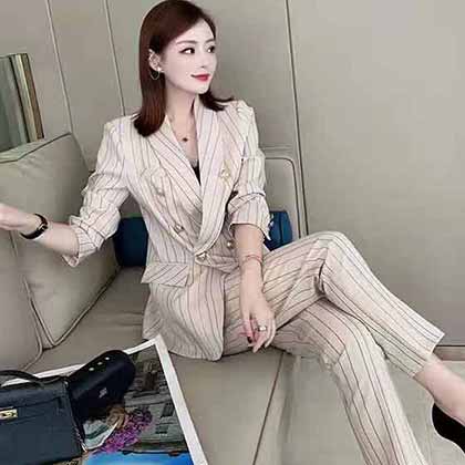 秋冬新款條紋西裝套裝，很彰顯品位和