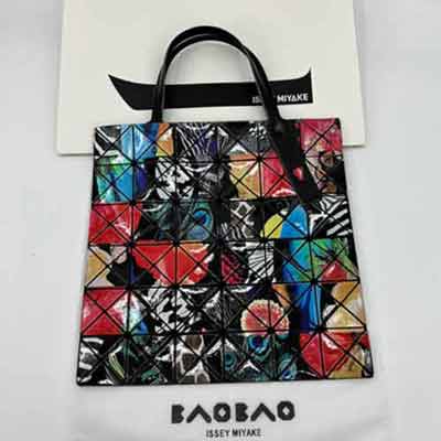 三宅一生BAOBAO新款：陸海生物圖案紋理，柔和背景獨特對比！