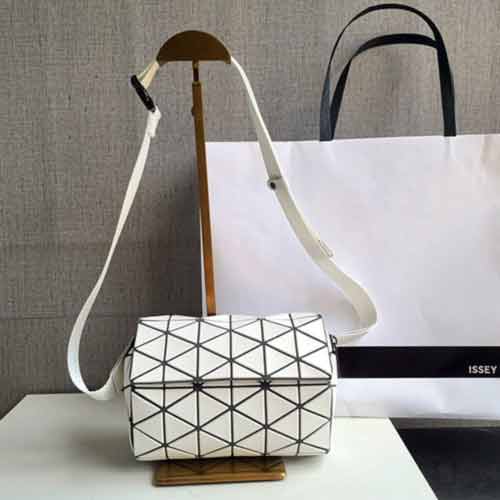 三宅一生ISSEY MIYAKE腰包，斜挎枕頭包！