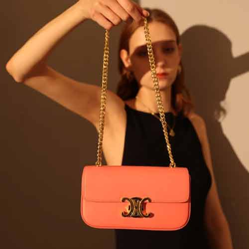 一只粉嫩的凱旋門腋下包！拉滿整個春天的氛圍感！