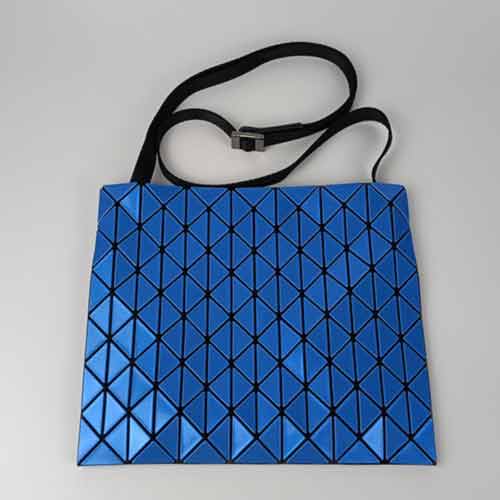 名品城ISSEY MIYAKE小方包 時尚三宅一生女士原單豎格斜挎單肩包