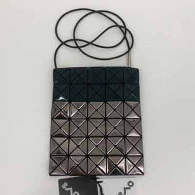 日本代買isseymiyake 三宅一生包包 枕頭包 小方包 單肩斜挎包