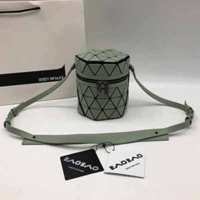 三宅一生新款PVC材質直桶包單肩斜挎包