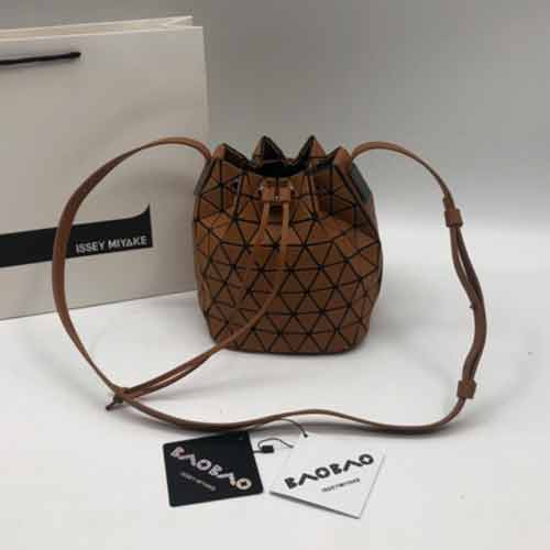 三宅一生市場好品質(zhì)原單抽繩水桶斜挎包