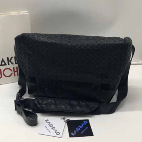 真品開模三宅一生男士硅膠騎士單肩斜挎包