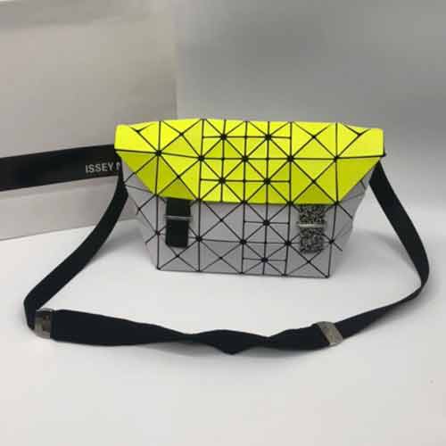 三宅一生郵差包IsseyMiyake BAOBAO獨(dú)家新男女同款郵差包