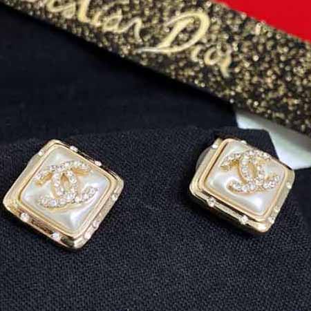 耳釘時尚大品牌Chanel同步專柜菱形耳釘，高等品質(zhì)代買級別！