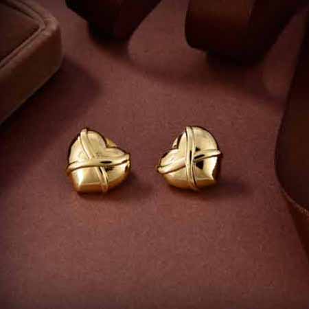 奢華時(shí)尚界品牌YSL圣羅蘭愛心耳釘