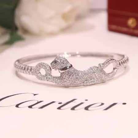 霸氣豹身滿鉆手鐲。Panthère de