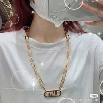 N01眼看見它是在fendi官網項鏈一見鐘情