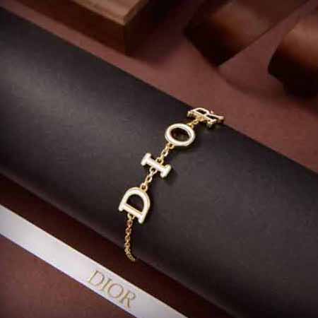 大品牌都愛的潮范兒Dior迪奧新品字母滴油手鏈