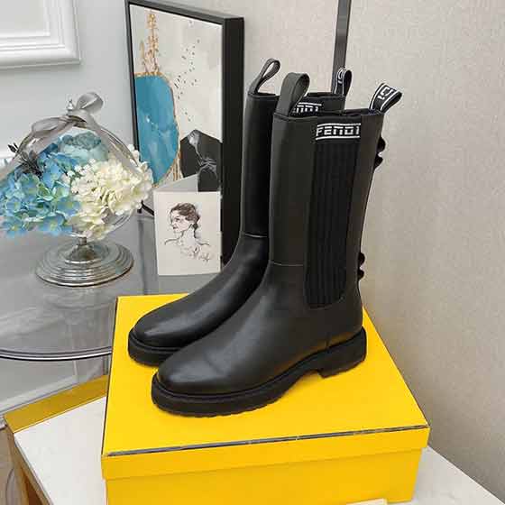 Fend經典襪子彈力中筒靴，秋季新款女靴！