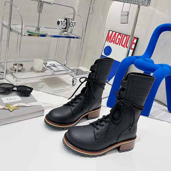DIOR2022秋冬走秀新款彰顯潮流前衛風格 帥氣有型馬丁靴