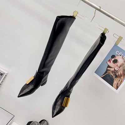 吉爾桑達(JIL SANDER)高等感十足的設計走入大眾視野。