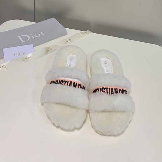 迪奧秋冬新款網(wǎng)紅毛拖鞋 簡約大氣上檔次