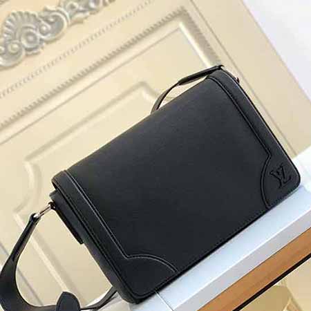 lv男款包M30807黑色全新Taga 壓紋皮革New Flap 郵差包M30813米白色