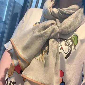 LV女士圍巾秋冬季新款流蘇披肩圍脖韓版大品牌風(fēng)羊絨圍巾