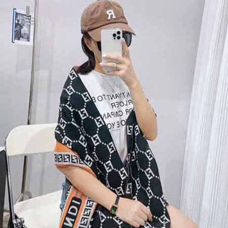 FENDI羊絨質(zhì)感圍巾女長(zhǎng)款高等感大品牌百搭外搭披肩