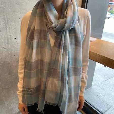 Burberry圍巾女秋冬季高等感大品牌羊絨披肩 百搭圍脖
