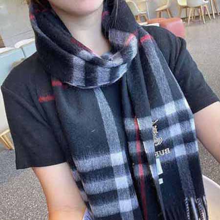 Burberry萬年經典巴格戰(zhàn)馬系列小圍巾