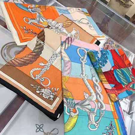 HERMES圍巾羊絨方巾立體呈現(xiàn)圖案方巾秋冬女士絲巾大品牌披肩