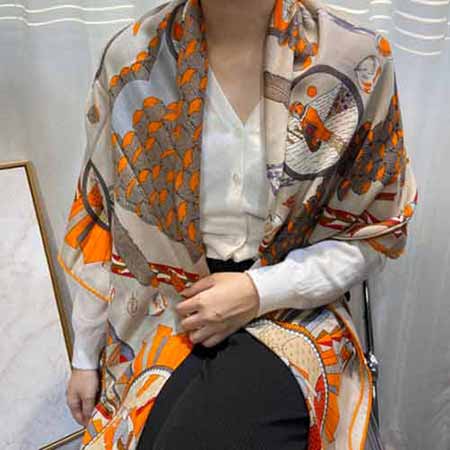 hermes防曬歐美大品牌沙灘女士大方巾 度假披肩圍巾 真絲絲巾