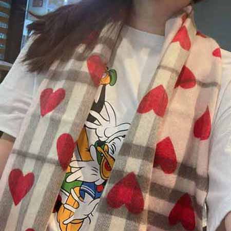 巴寶莉新款圍巾，曠世之作！巴寶莉經(jīng)典款圍巾