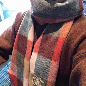 Burberry復古氣質冬季羊絨保暖馬車圍巾女士加厚雙面百搭披肩圍脖