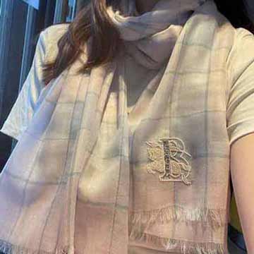 巴寶莉Burberry經典專柜款超薄羊絨格子披肩