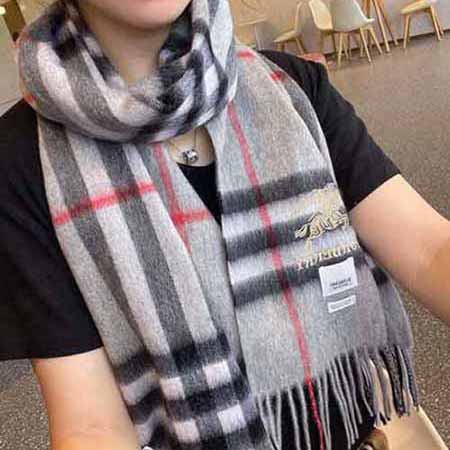 巴寶莉女士毛圍巾，萬年經典巴格戰馬系列小圍巾！