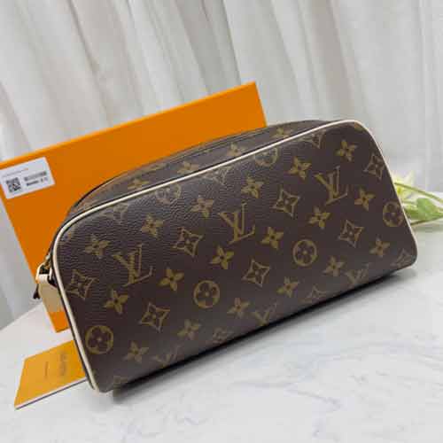 LV老花系列時(shí)尚經(jīng)典Dopp盥洗包M4