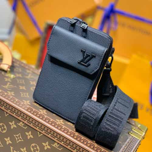 M57089黑色全皮手機(jī)包，小牛皮格調(diào)到底有多雅致？