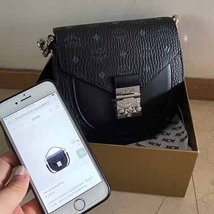 MCM新款復古印花小方包 斜挎馬鞍包 min