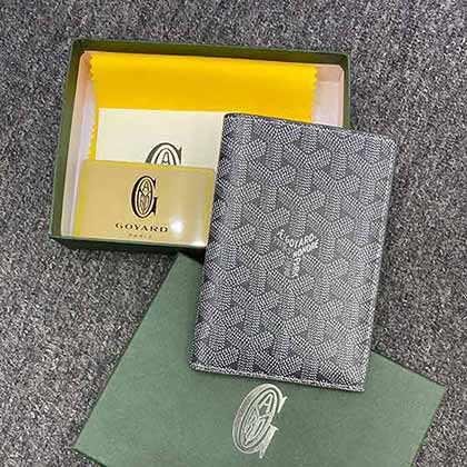 法家國族制箱商GOYARD 充法滿式優雅護照本