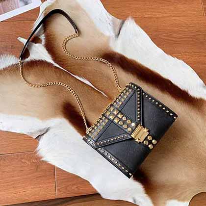 經(jīng)典款新玩法~mk新的拼鉚釘鏈條包！